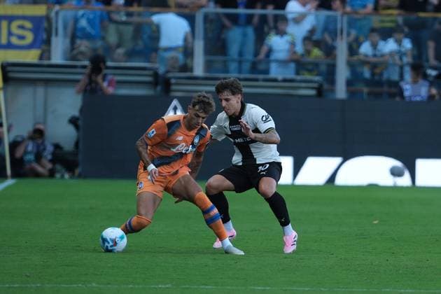 Parma Calcio 1913 v Atalanta BC - Serie A Adrian Bernabe of Parma Calcio 1913 plays during the soccer match between Parma Calcio 1913 and Atalanta BC 1907, MD2 of the Serie A Enilive Italian soccer championship 2025 2026 at Ennio Tardini Stadium in Parma, Italy, on August 30, 2025. Parma Italy Italy  Copyright: xRobertoxTommasinix originalFilename:tommasini-parmacal250830_npJ8D.jpg