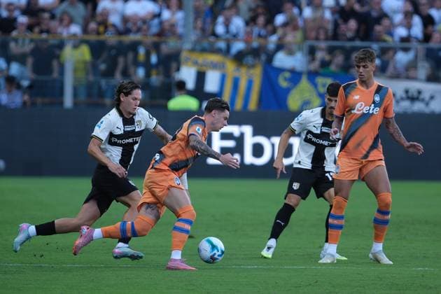 Parma Calcio 1913 v Atalanta BC - Serie A Nicola Zalewski of Atalanta BC 1907 participates in the soccer match between Parma Calcio 1913 and Atalanta BC 1907, MD2 of the Serie A Enilive Italian soccer championship 2025 2026 at Ennio Tardini Stadium in Parma, Italy, on August 30, 2025. Parma Italy Italy  Copyright: xRobertoxTommasinix originalFilename:tommasini-parmacal250830_nppi5.jpg