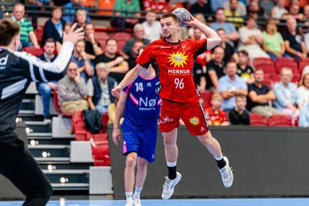 Tim Roman Wieling TuS N Luebbecke, 96 in goal throw GER, TuS N Luebbecke vs TSV Bayer Dormagen, Handball, 2 Bundesliga, 1 Matchday, Season 2025 2026, 30 08 2025 GER, TuS N Luebbecke vs TSV Bayer Dormagen, Handball, 2 Bundesliga, 1 Matchday, Season 2025 2026, 30 08 2025 Luebbecke Copyright: xEibner-Pressefoto JanxRollingerx EP_JSK