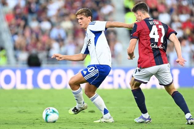 Nico Paz (Como) in action during Bologna FC vs Como 1907, Italian soccer Serie A match in Bologna, Italy, August 30 2025  Copyright: xGianlucaxRicci IPAxSportx xipa-agency.netx xx IPA_63679224 IPA_Agency_IPA63679224