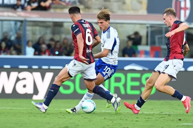 Nico Paz (como) in action during Bologna FC vs Como 1907, Italian soccer Serie A match in Bologna, Italy, August 30 2025  Copyright: xGianlucaxRicci IPAxSportx xipa-agency.netx xx IPA_63679256 IPA_Agency_IPA63679256