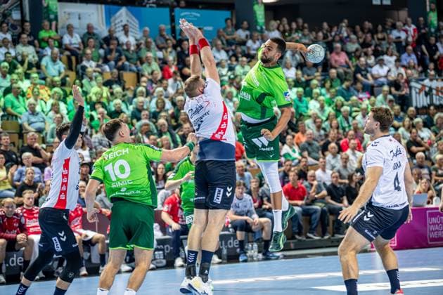 Handball Bundesliga HSG Wetzlar SG Flensburg Handewitt, 30 08 25 Philipp Ahouansou HSG Wetzlar, 19 , Johannes Golla SG Flensburg Handewitt, 4 , Handball Bundesliga HSG Wetzlar SG Flensburg Handewitt Wetzlar, 30 08 25 Copyright: xBEAUTIFULxSPORTS Roeczeyx