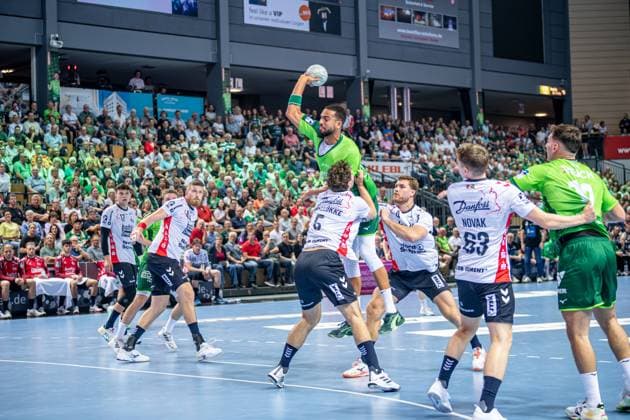 Handball Bundesliga HSG Wetzlar SG Flensburg Handewitt, 30 08 25 Philipp Ahouansou HSG Wetzlar, 19 , Niclas Kirkeløkke SG Flensburg Handewitt, 5 , Filip Vistorop HSG Wetzlar, 4 , Domen Novak SG Flensburg Handewitt, 63 , Josip Simic HSG Wetzlar, 10 , Marko Grgic SG Flensburg Handewitt, 17 Handball Bundesliga HSG Wetzlar SG Flensburg Handewitt Wetzlar, 30 08 25 Copyright: xBEAUTIFULxSPORTS Roeczeyx