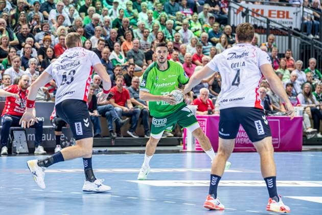 Handball Bundesliga HSG Wetzlar SG Flensburg Handewitt, 30 08 25 Stefan Cavor HSG Wetzlar, 77 , Johannes Golla SG Flensburg Handewitt, 4 , Blaž Blagotinöek SG Flensburg Handewitt, 43 Handball Bundesliga HSG Wetzlar SG Flensburg Handewitt Wetzlar, 30 08 25 Copyright: xBEAUTIFULxSPORTS Roeczeyx