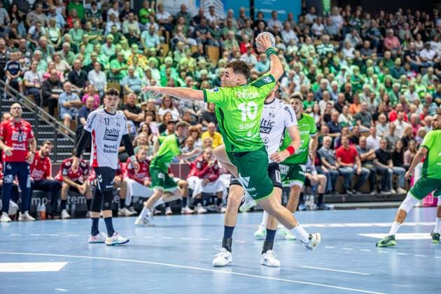 Handball Bundesliga HSG Wetzlar SG Flensburg Handewitt, 30 08 25 Josip Simic HSG Wetzlar, 10 , Marko Grgic SG Flensburg Handewitt, 17 , Handball Bundesliga HSG Wetzlar SG Flensburg Handewitt Wetzlar, 30 08 25 Copyright: xBEAUTIFULxSPORTS Roeczeyx