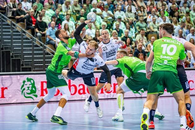 Handball Bundesliga HSG Wetzlar SG Flensburg Handewitt, 30 08 25 Simon Pytlick SG Flensburg Handewitt, 2 , Kent Robin Tønnesen SG Flensburg Handewitt, 23 , Philipp Ahouansou HSG Wetzlar, 19 , Josip Simic HSG Wetzlar, 10 Handball Bundesliga HSG Wetzlar SG Flensburg Handewitt Wetzlar, 30 08 25 Copyright: xBEAUTIFULxSPORTS Roeczeyx