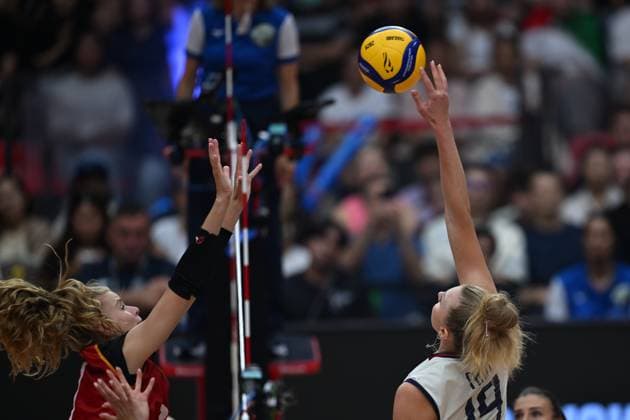 Italy v Germany - FIVB Women’s World Volleyball Championship BANGKOK, THAILAND - AUGUST 30: Sarah Luisa Fahr (19) of Italy during FIVB Women’s World Volleyball Championship match between Italy and Germany at Huamark Indoor Stadium in Bangkok, Thailand on August 30, 2025. Mustafa Hatipoglu Anadolu Banghok Thailand. Editorial use only. Please get in touch for any other usage.  Copyright: x2025xAnadoluxMustafaxHatipoglux