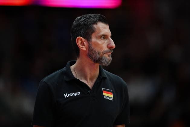 Italy v Germany - FIVB Women’s World Volleyball Championship BANGKOK, THAILAND - AUGUST 30: Germany head coach Giulio Cesare Bregoli during FIVB Women’s World Volleyball Championship match between Italy and Germany at Huamark Indoor Stadium in Bangkok, Thailand on August 30, 2025. Mustafa Hatipoglu Anadolu Banghok Thailand. Editorial use only. Please get in touch for any other usage.  Copyright: x2025xAnadoluxMustafaxHatipoglux