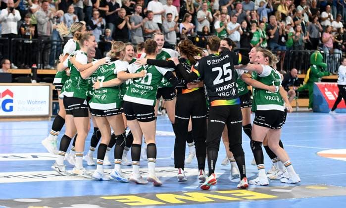 Jubilation at VfL Oldeneburg after the victory VfL Oldenburg vs BSV Sachsen Zwickau, Handballl, ALSCO Handball Bundesliga Frauen, 1 Spieltag, Saison 2025 2026, 30 08 2025, VfL Oldenburg vs BSV Sachsen Zwickau, Handballl, ALSCO Handball Bundesliga Frauen, 1 Spieltag, Saison 2025 2026, 30 08 2025, Oldenburg Copyright: xEibner-Pressefoto RobertxGertzenx EP_RGN