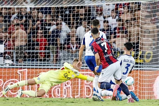 August 30, 2025, Bologna, BOLOGNA: Bologna s Riccardo Orsolini scores the 1-0 goal during the Italian Serie A soccer match Bologna FC vs Como 1907 at Renato Dall Ara stadium in Bologna, Italy, 30 August 2025. ANSA SERENA CAMPANINI. Soccer: Serie A ; Bologna-Como  - ZUMAa110 20250830_zaf_a110_078 Copyright: xSerenaxCampaninix