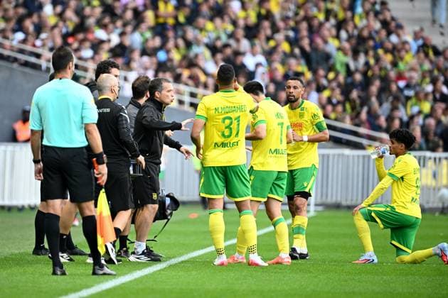 FC Nantes v AJ Auxerre - Ligue 1 McDonald s 2025 2026 Luis CASTRO (Entraineur Nantes FCN) - 13 Francis COQUELIN (fcn) during the Ligue 1 McDonald s match between Nantes and Auxerre at Stade de la Beaujoire on August 30, 2025 in Nantes, France. Nantes France  Copyright: xFEPx 776348115