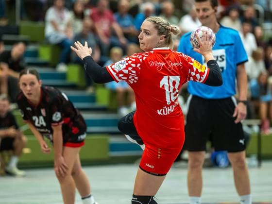 Christin Kuehlborn 1 FSV Mainz 05, 10 on seven-meter penalty, TG Nuertingen vs 1 FSV Mainz 05, Handball, 2 Bundesliga, Season 2025 2026, 30 08 2025 TG Nuertingen vs 1 FSV Mainz 05, Handball, 2 Bundesliga, Season 2025 2026, 30 08 2025 Nuertingen Copyright: xMichaelxSchmidt Eibner-Pressefotx EP_MST