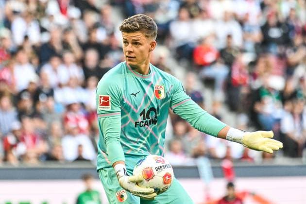 GER, 1 FBL, FC Augsburg vs FC Bayern Munich 30 08 2025, WWK Arena, Augsburg, GER, 1 FBL, FC Augsburg vs FC Bayern Munich, in the picture Finn Dahmen FC Augsburg, 1 nordphotoxGmbHx xHafner nph00200