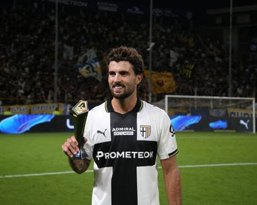 Parma s Patrick Cutrone Panini player of the match during the Serie A soccer match between Parma and Atalanta at the Ennio Tardini Stadium in Parma Italy - Saturday, Augustl 30, 2025. - Soccer .  Copyright: xGiannixSantandrea LaPressex