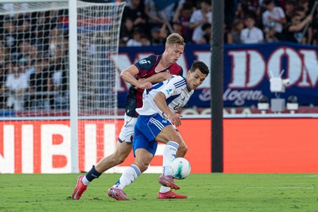 Foto IPP Damiano Fiorentini Bologna 30 08 2025 Calcio campionato serie A 2025-2026 partita: Bologna-Como nella foto: Anastasios Douvikas in azione Italy Photo Press World Copyright italy ITALY  Copyright: xR4924_italyphotopressx