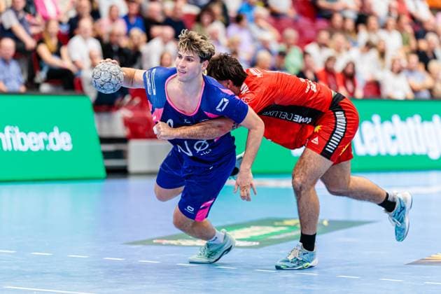 v l Luca Krist TSV Bayer Dormagen, 02 , Max Santos TuS N Luebbecke, 04 GER, TuS N Luebbecke vs TSV Bayer Dormagen, Handball, 2 Bundesliga, 1 Matchday, Season 2025 2026, 30 08 2025 GER, TuS N Luebbecke vs TSV Bayer Dormagen, Handball, 2 Bundesliga, 1 Matchday, Season 2025 2026, 30 08 2025 Luebbecke Copyright: xEibner-Pressefoto JanxRollingerx EP_JSK