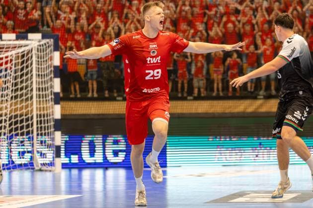 Bild: Friedrich Schmitt (29, Ludwigshafen) pusht Mitspieler und Fans