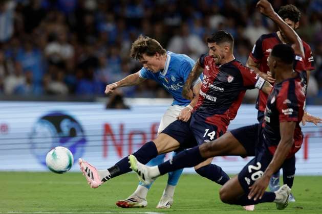 Serie a football match SSC Napoli vs AC Cagliari Scott McTominay of SSC Napoli challenges for the ball with Cagliari s Italian midfielder Alessandro Deiola during the Serie A football match between SSC Napoli vs Cagliari at the Diego Armando Maradona Stadium in Naples, southern Italy, on August 30, 2025. _BPH8735 Copyright: xAntonioxBalascox