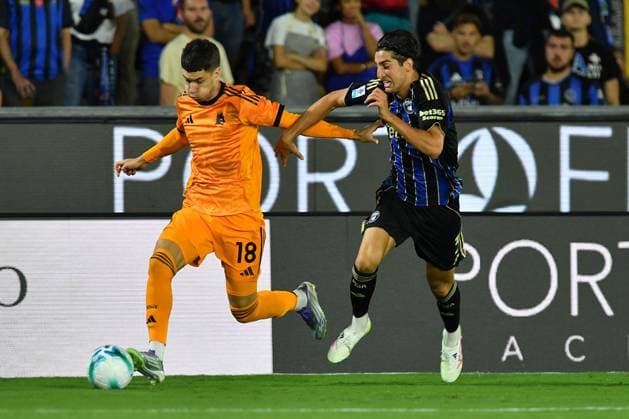 CALCIO - Serie A - Pisa SC vs AS Roma Matias Soule Malvano (Roma) Samuele Angori (Pisa) during Pisa SC vs AS Roma, Italian soccer Serie A match in Pisa, Italy, August 30 2025 Pisa Italy  Copyright: xIPAxSport ABACAx