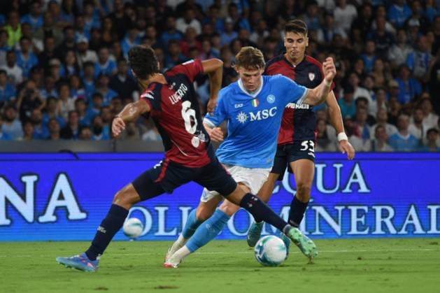 CALCIO - Serie A - SSC Napoli vs Cagliari Calcio Scott McTominay of SSC Napoli competes for the ball with Sebastiano Luperto of Cagliari Calcio during the Serie A Enilive between SSC Napoli vs Hellas Verona FC at Diego Armando Maradona Stadium Naples Italy  Copyright: xIPAxSport ABACAx