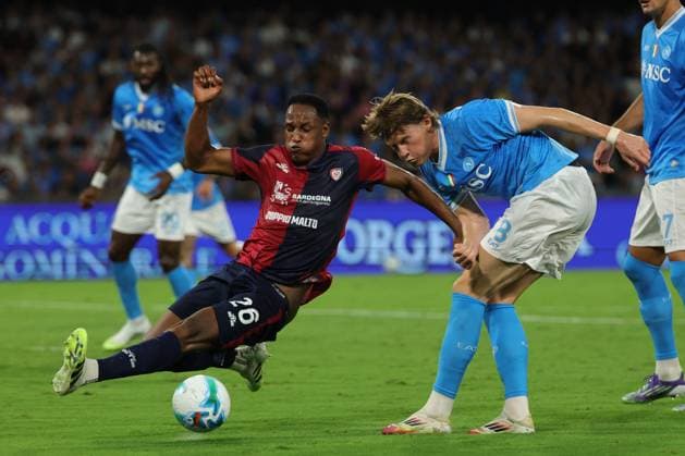 Napoli s Scott McTominay during the Serie A soccer match between Napoli and Cagliari at the Diego Armando Maradona Stadium in Naples, southern italy - Saturday , August 30 , 2025. - Soccer .  Copyright: xAlessandroxGarofalo LaPressex