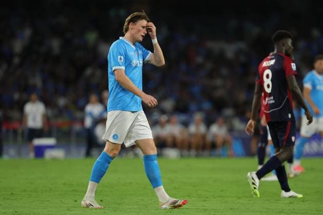 Napoli s Scott McTominay during the Serie A soccer match between Napoli and Cagliari at the Diego Armando Maradona Stadium in Naples, southern italy - Saturday , August 30 , 2025. - Soccer .  Copyright: xAlessandroxGarofalo LaPressex