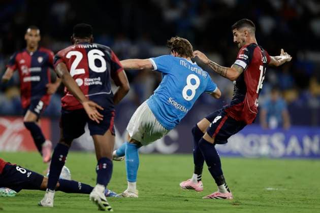 Serie a football match SSC Napoli vs AC Cagliari Scott McTominay of SSC Napoli controls the ball during the Serie A football match between SSC Napoli vs Cagliari at the Diego Armando Maradona Stadium in Naples, southern Italy, on August 30, 2025. _BPH0469 Copyright: xAntonioxBalascox