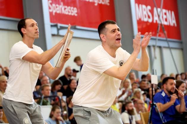 DEU, Test match, ALBA vs Loewen Braunschweig, 30 08 2025, Oranienburger MBS Arena, Oranienburg, DEU, Test match, ALBA vs Loewen Braunschweig, in the picture Headcoach KOSTAS PAPAZOGLOU Braunschweig nordphotoxGmbHx xEngler nph00076