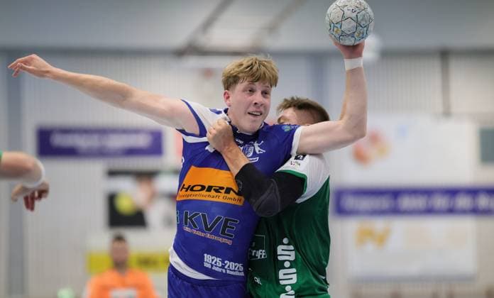 Germany Kelkheim Münster 30 08 2025 Handball Hessen 3 Liga Staffel Süd West Herren Saison 2025 2026 2 Spieltag TSG Münster blue HG Saarlouis green f l Jakob Gollan TSG Münster 66 , Sven Eberlein HG Saarlouis 13 Sport TSG Münster HG Saarlouis