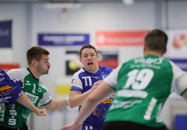 Germany Kelkheim Münster 30 08 2025 Handball Hessen 3 Liga Staffel Süd West Herren Saison 2025 2026 2 Spieltag TSG Münster blue HG Saarlouis green f l Philipp Kockler HG Saarlouis 9 , Lars Zelser TSG Münster 77 , Lars Weißgerber HG Saarlouis 19 Sport TSG Münster HG Saarlouis