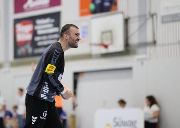 Germany Kelkheim Münster 30 08 2025 Handball Hessen 3 Liga Staffel Süd West Herren Season 2025 2026 2 Matchday TSG Münster blue HG Saarlouis green v l Goalkeeper Michel Sebastian Fiedler HG Saarlouis 20 Sport TSG Münster HG Saarlouis