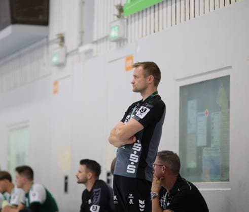 Germany Kelkheim Münster 30 08 2025 Handball Hessen 3 Liga Staffel Süd West Herren Saison 2025 2026 2 Spieltag TSG Münster blue HG Saarlouis green v l Trainer Jörg Lützelberger HG Saarlouis OB Sport TSG Münster HG Saarlouis