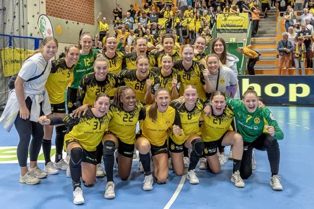 The Dortmund players celebrate after the clear victory GER, Borussia Dortmund vs TuS Metzingen, Handball, ALSCO Womens Bundesliga, Season 2025 2026, 1 Matchday, 30 08 2025 GER, Borussia Dortmund vs TuS Metzingen, Handball, ALSCO Womens Bundesliga, Season 2025 2026, 1 Matchday, 30 08 2025 Dortmund Copyright: xEibner-Pressefoto WolfgangxStummx EP_EER