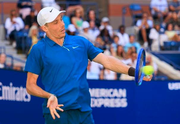 August 30, 2025, Flushing Meadows, New York, USA: Denis Shapovalov hits a backhand return during a match against Jannik Sinner on Day 7 of the 2025 US Open at USTA Billie Jean King National Tennis Center on Saturday August 30, 2025 in the Flushing neighborhood of the Queens borough of New York City. JAVIER ROJAS PI Flushing Meadows USA - ZUMAp124 20250830_zaa_p124_072 Copyright: xJavierxRojasx
