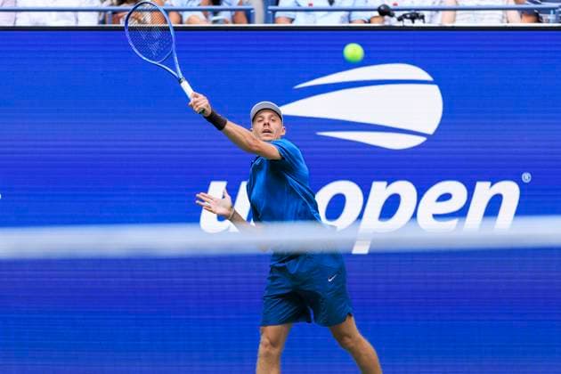 August 30, 2025, Flushing Meadows, New York, USA: Denis Shapovalov hits a forehand return during a match against Jannik Sinner on Day 7 of the 2025 US Open at USTA Billie Jean King National Tennis Center on Saturday August 30, 2025 in the Flushing neighborhood of the Queens borough of New York City. JAVIER ROJAS PI Flushing Meadows USA - ZUMAp124 20250830_zaa_p124_068 Copyright: xJavierxRojasx