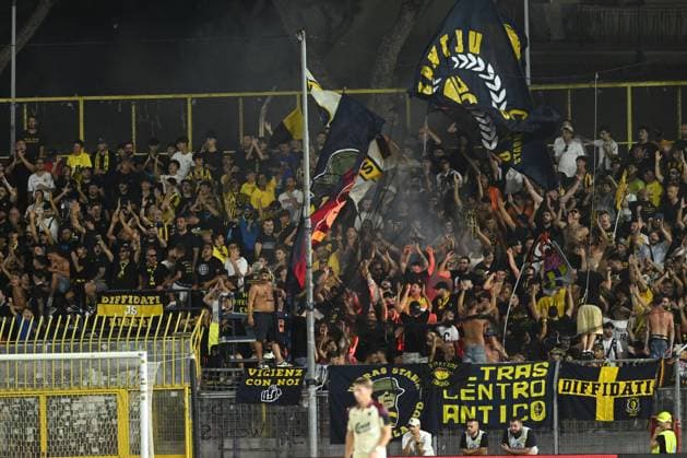 CALCIO - Serie B - SS Juve Stabia vs Venezia FC Juve Stabia fans in action during the Serie BKT betwee S.S.Juve Stabia1907 vs FC Venezia at Romeo Menti Stadium Castellammare di Stabia Italy  Copyright: xIPAxSport ABACAx