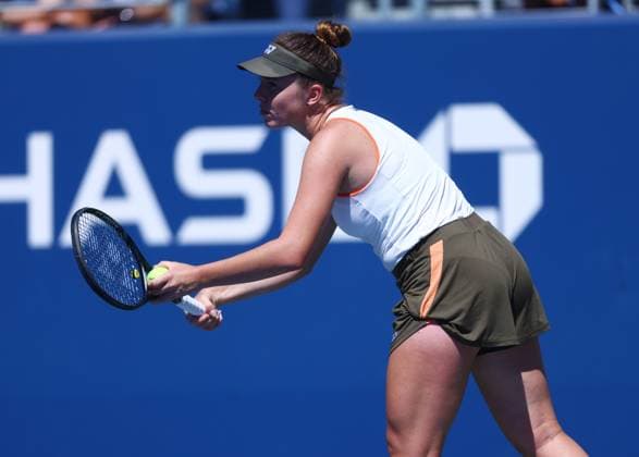 2025 US Open Tennis Championships, Day Seven, Billy Jean-King Tennis Centre, Flushing Meadows, New York, USA, 30 08 2025 Linda Noskova (CZE) in action during her third round match against Karolina Muchova (CZE) in the 2025 US Open at Flushing Meadows New York Billy Jean King Tennis Centre, Flushing Meadows New York USA Copyright: xMarkxGreenwoodx