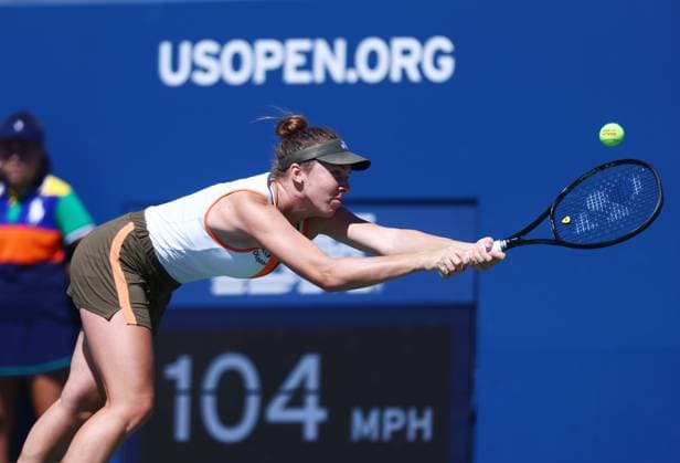 2025 US Open Tennis Championships, Day Seven, Billy Jean-King Tennis Centre, Flushing Meadows, New York, USA, 30 08 2025 Linda Noskova (CZE) in action during her third round match against Karolina Muchova (CZE) in the 2025 US Open at Flushing Meadows New York Billy Jean King Tennis Centre, Flushing Meadows New York USA Copyright: xMarkxGreenwoodx