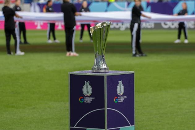 30 08 2025, xgrfx, Football DFB Supercup Women 2025, FC Bayern Munich VfL Wolfsburg v l DFB Supercup Women DFL DFB REGULATIONS PROHIBIT ANY USE OF PHOTOGRAPHS as IMAGE SEQUENCES and or QUASI VIDEO Karlsruhe