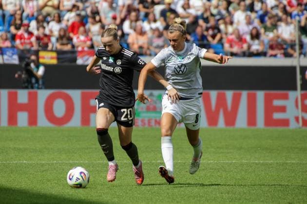 30 08 2025, xgrfx, Football DFB Supercup Women 2025, FC Bayern München VfL Wolfsburg v l Franziska Kett FC Bayern München , Lena Lattwein VfL Wolfsburg DFL DFB REGULATIONS PROHIBIT ANY USE OF PHOTOGRAPHS as IMAGE SEQUENCES and or QUASI VIDEO Karlsruhe