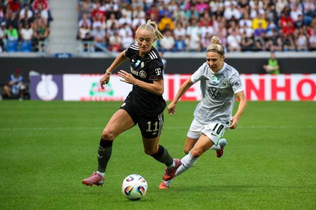 30 08 2025, xgrfx, Football DFB Supercup Women 2025, FC Bayern München VfL Wolfsburg v l Lea Schüller FC Bayern München , Svenja Huth VfL Wolfsburg DFL DFB REGULATIONS PROHIBIT ANY USE OF PHOTOGRAPHS as IMAGE SEQUENCES and or QUASI VIDEO Karlsruhe