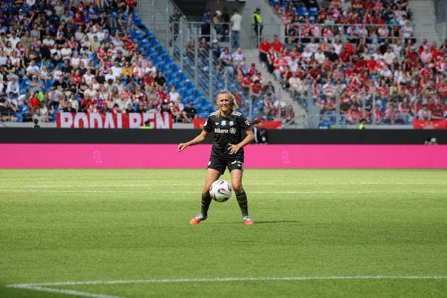 30 08 2025, xgrfx, Football DFB Supercup Women 2025, FC Bayern München VfL Wolfsburg v l Georgia Stanway FC Bayern München DFL DFB REGULATIONS PROHIBIT ANY USE OF PHOTOGRAPHS as IMAGE SEQUENCES and or QUASI VIDEO Karlsruhe