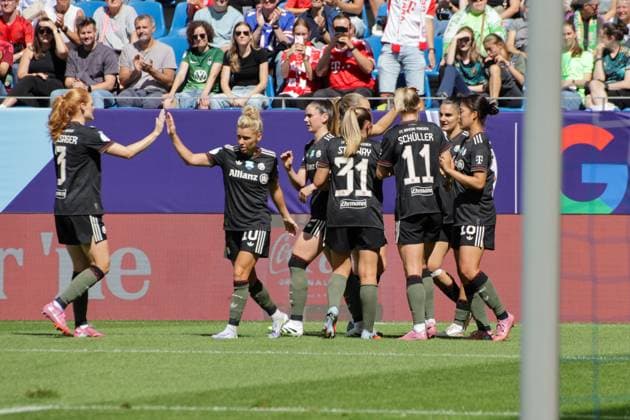 30 08 2025, xgrfx, Football DFB Supercup Women 2025, FC Bayern München VfL Wolfsburg v l Tor, Jovana Damnjanovic FC Bayern München DFL DFB REGULATIONS PROHIBIT ANY USE OF PHOTOGRAPHS as IMAGE SEQUENCES and or QUASI VIDEO Karlsruhe