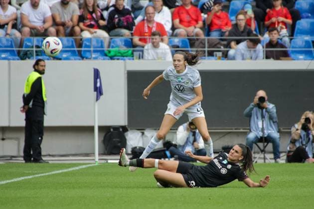30 08 2025, xgrfx, Football DFB Supercup Women 2025, FC Bayern München VfL Wolfsburg v l Joelle Wedemeyer VfL Wolfsburg , Jovana Damnjanovic FC Bayern München DFL DFB REGULATIONS PROHIBIT ANY USE OF PHOTOGRAPHS as IMAGE SEQUENCES and or QUASI VIDEO Karlsruhe