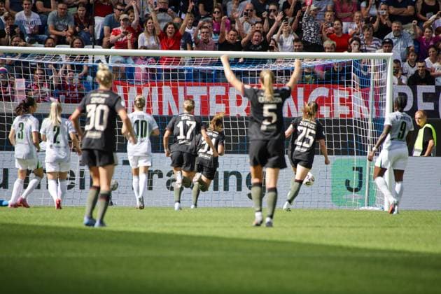 30 08 2025, xgrfx, Football DFB Supercup Women 2025, FC Bayern München VfL Wolfsburg v l Tor, Georgia Stanway FC Bayern München DFL DFB REGULATIONS PROHIBIT ANY USE OF PHOTOGRAPHS as IMAGE SEQUENCES and or QUASI VIDEO Karlsruhe