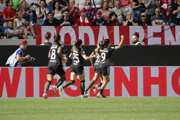 30 08 2025, xgrfx, Football DFB Supercup Women 2025, FC Bayern München VfL Wolfsburg v l Tor, Georgia Stanway FC Bayern München DFL DFB REGULATIONS PROHIBIT ANY USE OF PHOTOGRAPHS as IMAGE SEQUENCES and or QUASI VIDEO Karlsruhe