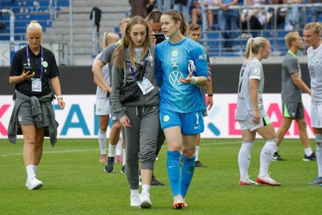 30 08 2025, xgrfx, Football DFB Supercup Women 2025, FC Bayern Munich VfL Wolfsburg v l Sophia Kleinherne, Stina Johanes VfL Wolfsburg DFL DFB REGULATIONS PROHIBIT ANY USE OF PHOTOGRAPHS as IMAGE SEQUENCES and or QUASI VIDEO Karlsruhe