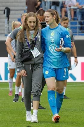 30 08 2025, xgrfx, Football DFB Supercup Women 2025, FC Bayern Munich VfL Wolfsburg v l Sophia Kleinherne, Stina Johanes VfL Wolfsburg DFL DFB REGULATIONS PROHIBIT ANY USE OF PHOTOGRAPHS as IMAGE SEQUENCES and or QUASI VIDEO Karlsruhe