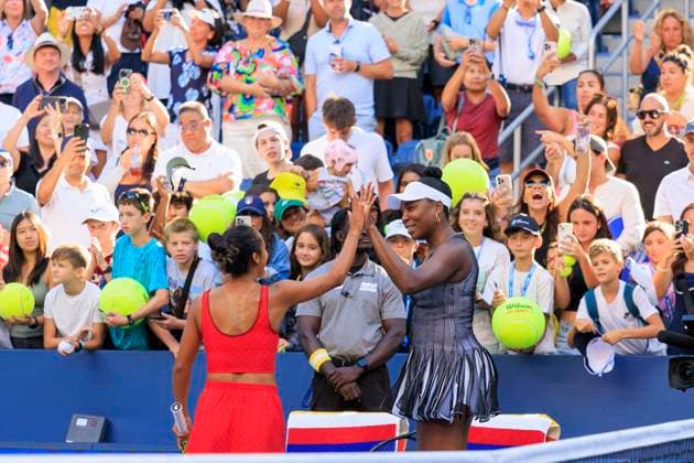 August 30, 2025, Flushing Meadows, New York, USA: Leylah Fernandez Venus Williams give high fives after winning their match against Ulrikke Eikeri Eri Hozumi on Day 7 of the 2025 US Open at USTA Billie Jean King National Tennis Center on Saturday August 30, 2025 in the Flushing neighborhood of the Queens borough of New York City. JAVIER ROJAS PI Flushing Meadows USA - ZUMAp124 20250830_zaa_p124_106 Copyright: xJavierxRojasx
