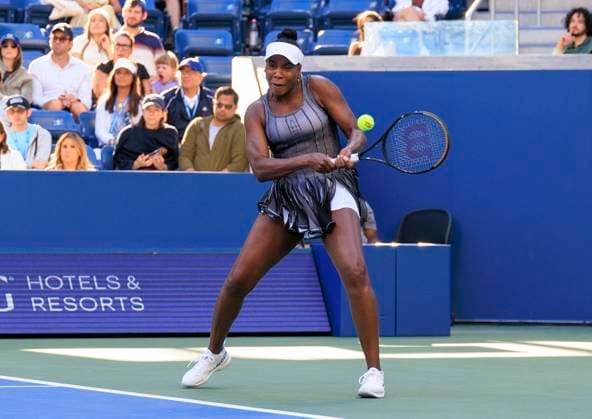 August 30, 2025, Flushing Meadows, New York, USA: Leylah Fernandez Venus Williams (in photo) returns a ball during a match against Ulrikke Eikeri Eri Hozumi on Day 7 of the 2025 US Open at USTA Billie Jean King National Tennis Center on Saturday August 30, 2025 in the Flushing neighborhood of the Queens borough of New York City. JAVIER ROJAS PI Flushing Meadows USA - ZUMAp124 20250830_zaa_p124_098 Copyright: xJavierxRojasx